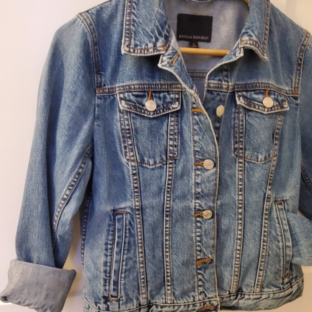 **SOLD in BUNDLE* Banana Republic Blue Denim jacket - Picture 3 of 5